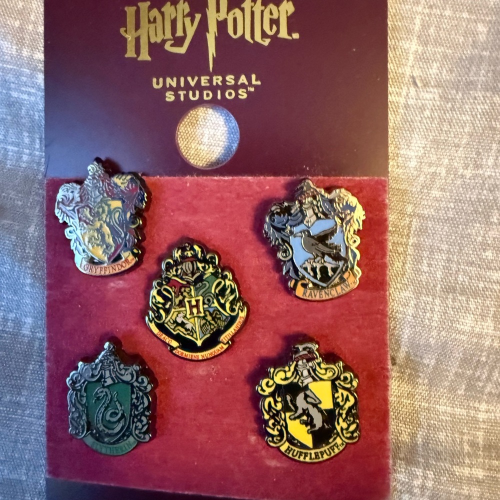 Universal Studios Ravenclaw Crest Pin